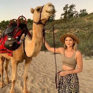 Meet your Posher, Ella